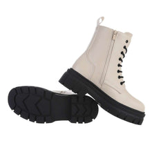 Vicki Boots