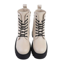 Vicki Boots