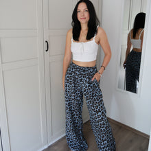 Leo-Print Musselin Hose