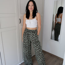 Leo-Print Musselin Hose